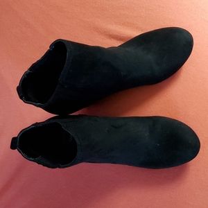 Ladies Gap wedge boots in black suede, size 8